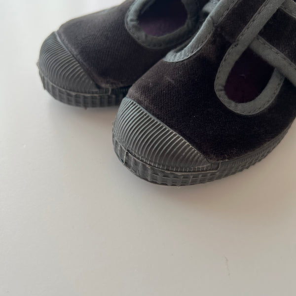 Cienta  / VELOUR T STRAP SHOES - gray / 977075
