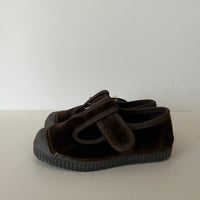 Cienta  / VELOUR T STRAP SHOES - brown / 977075