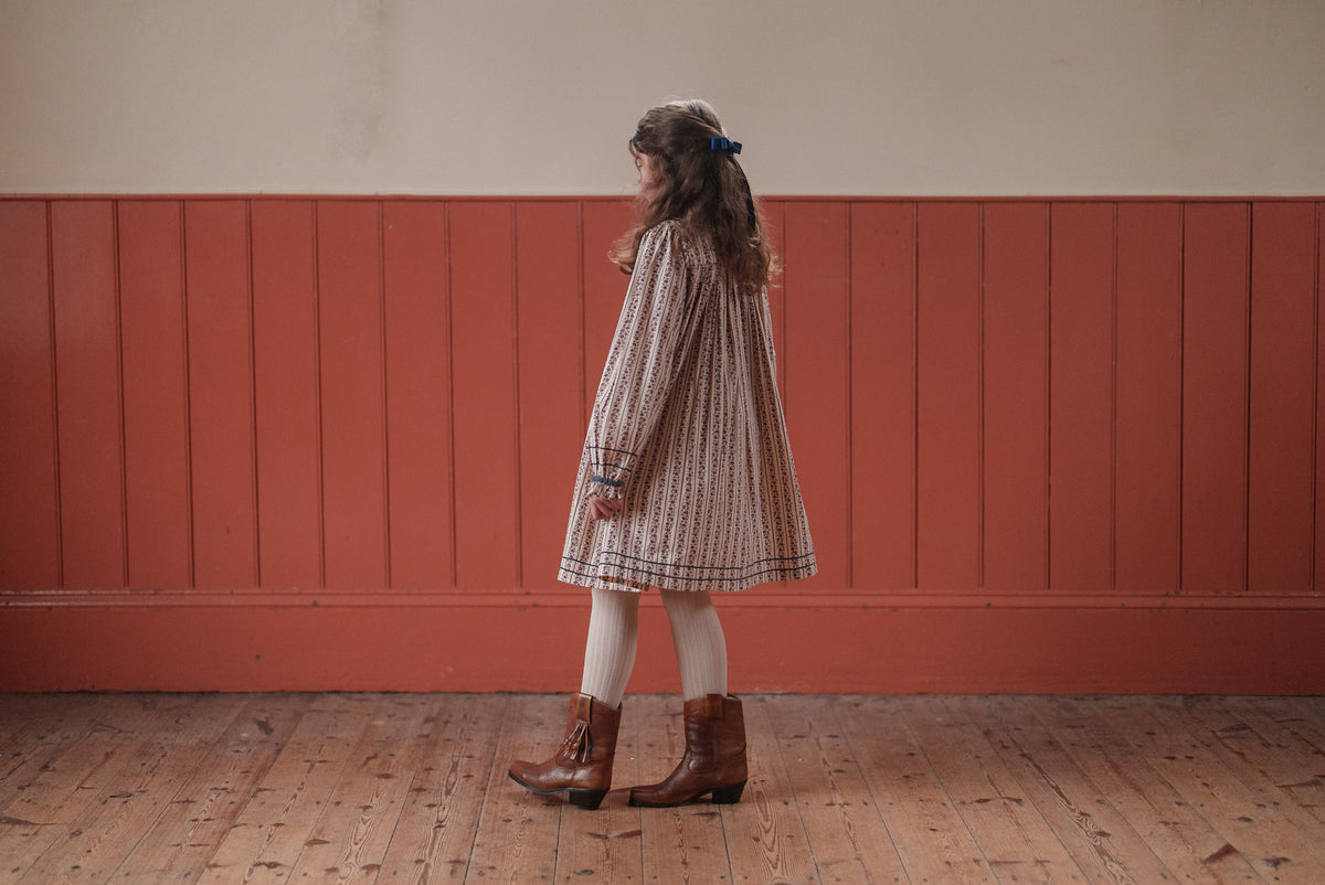 Little Cotton Clothes / Elizabeth Smocked Dress in Mallory Floral