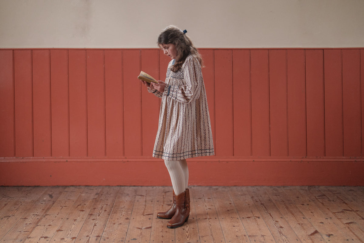 Little Cotton Clothes / Elizabeth Smocked Dress in Mallory Floral