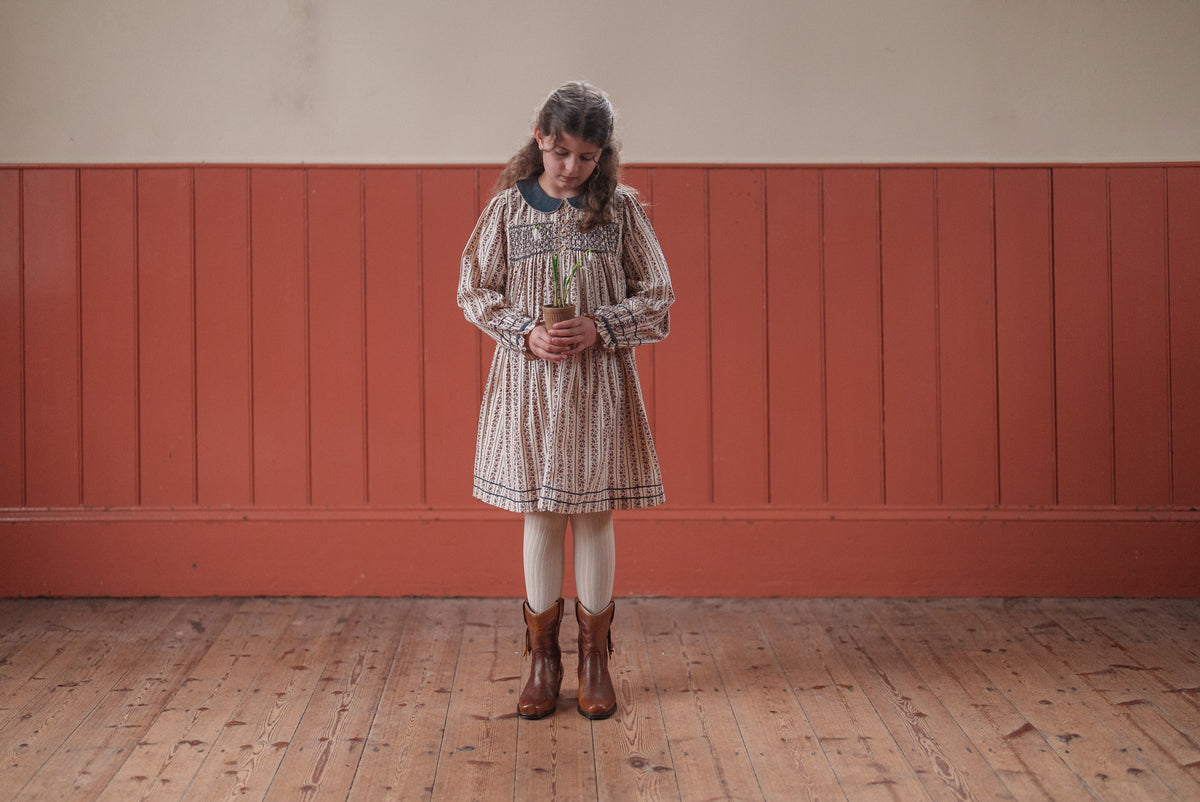 Little Cotton Clothes / Elizabeth Smocked Dress in Mallory Floral